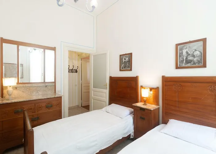 Nizza Bourgeois Family Roma